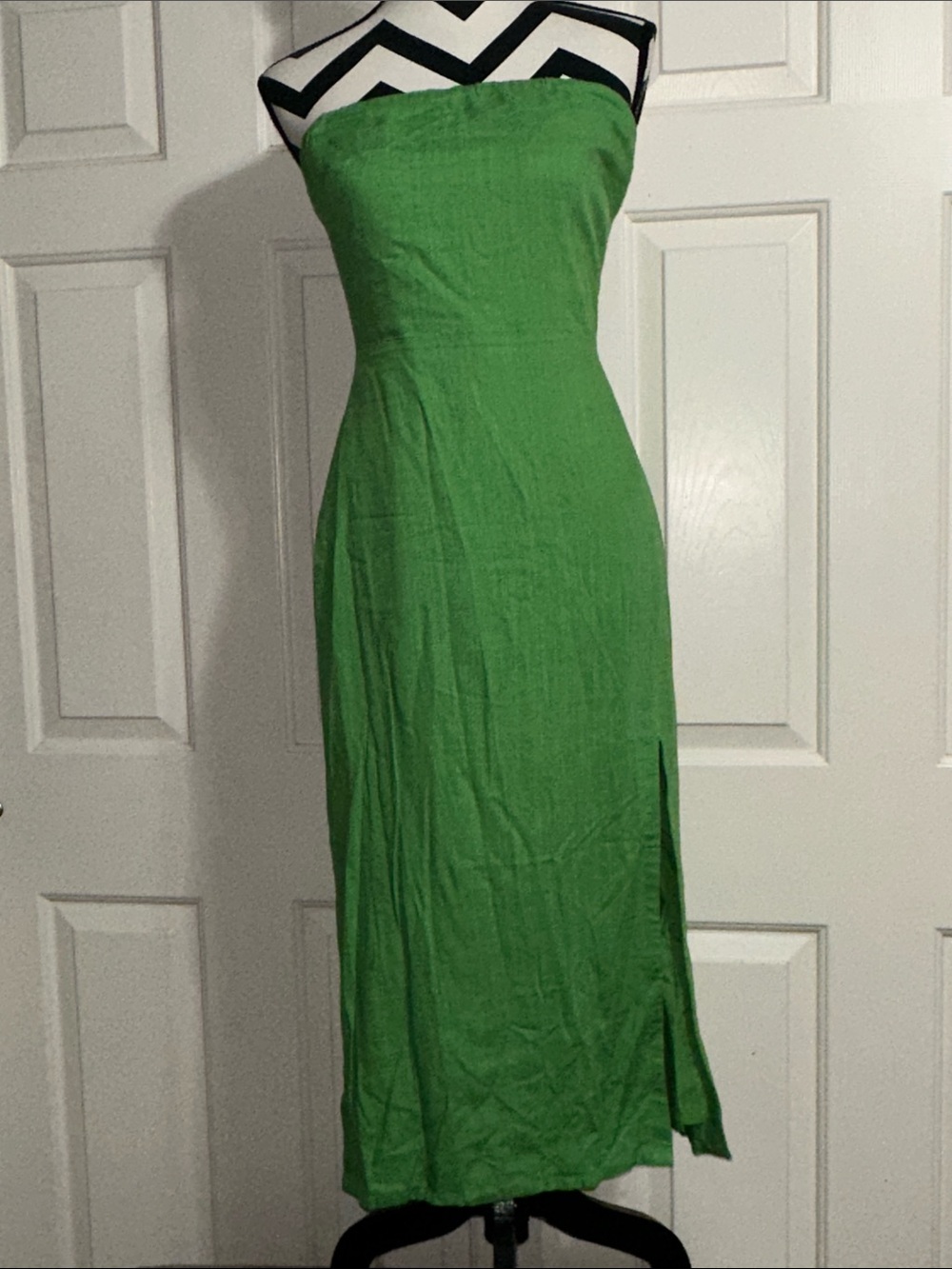 SNDYS. Laruzi Strapless Green Midi Dress
